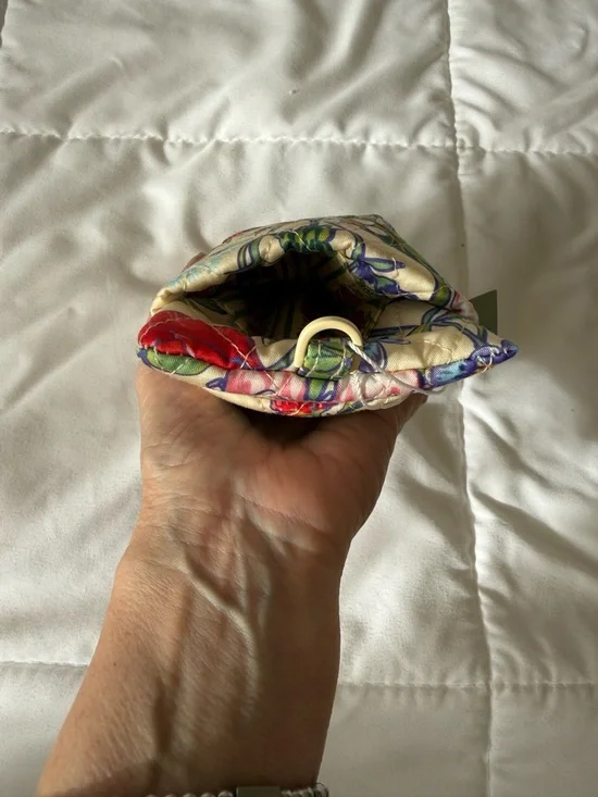 Vera Bradley double eyeglass case in Cream Floral Quilted . - Picture 6 of 7